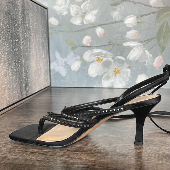 Vince Camuto Amarina heeled sandal, please refer to picture for size - Picture 6 of 16